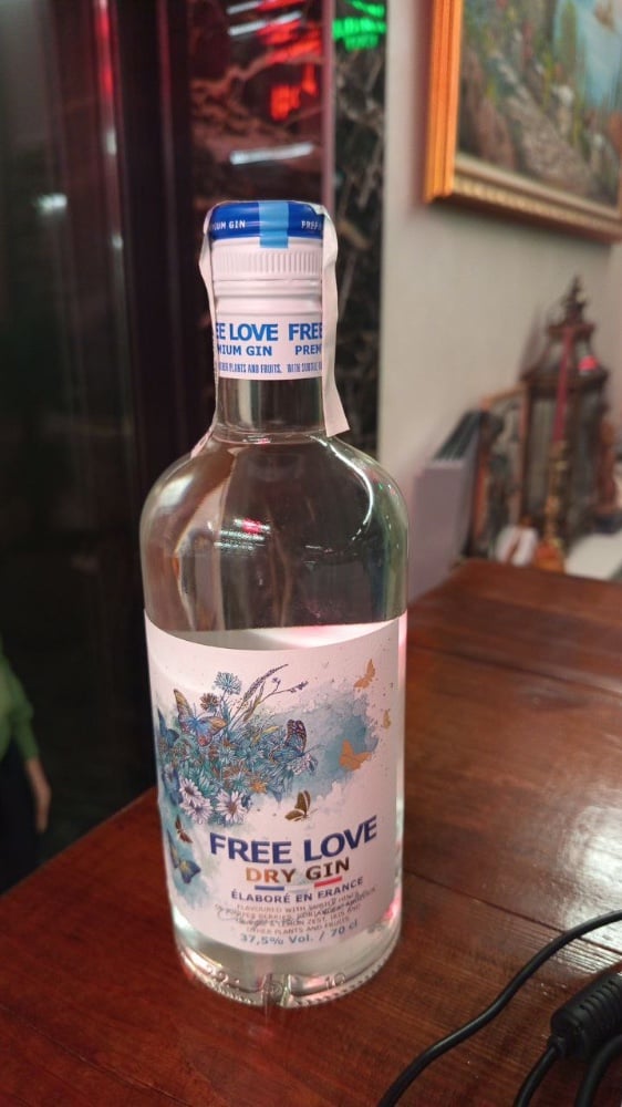 Джин  Dry gin 0.7 л