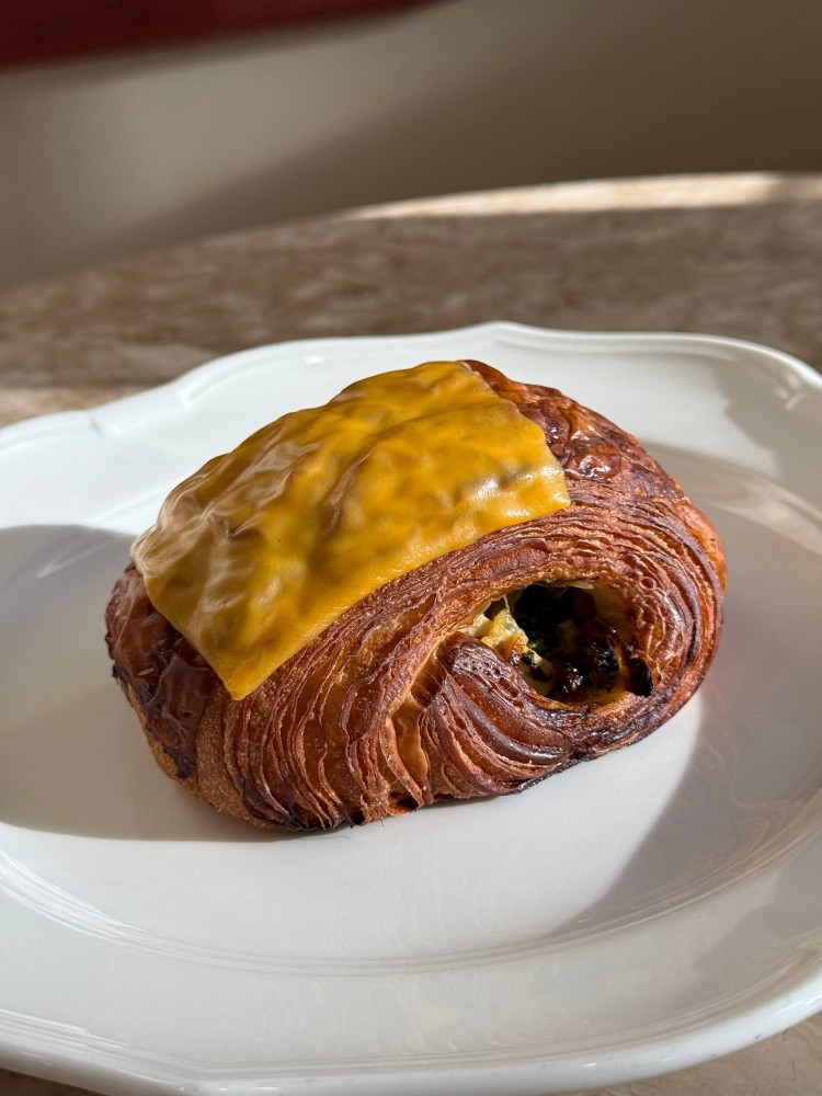 Слойка з куркою та шпинатом CAVA