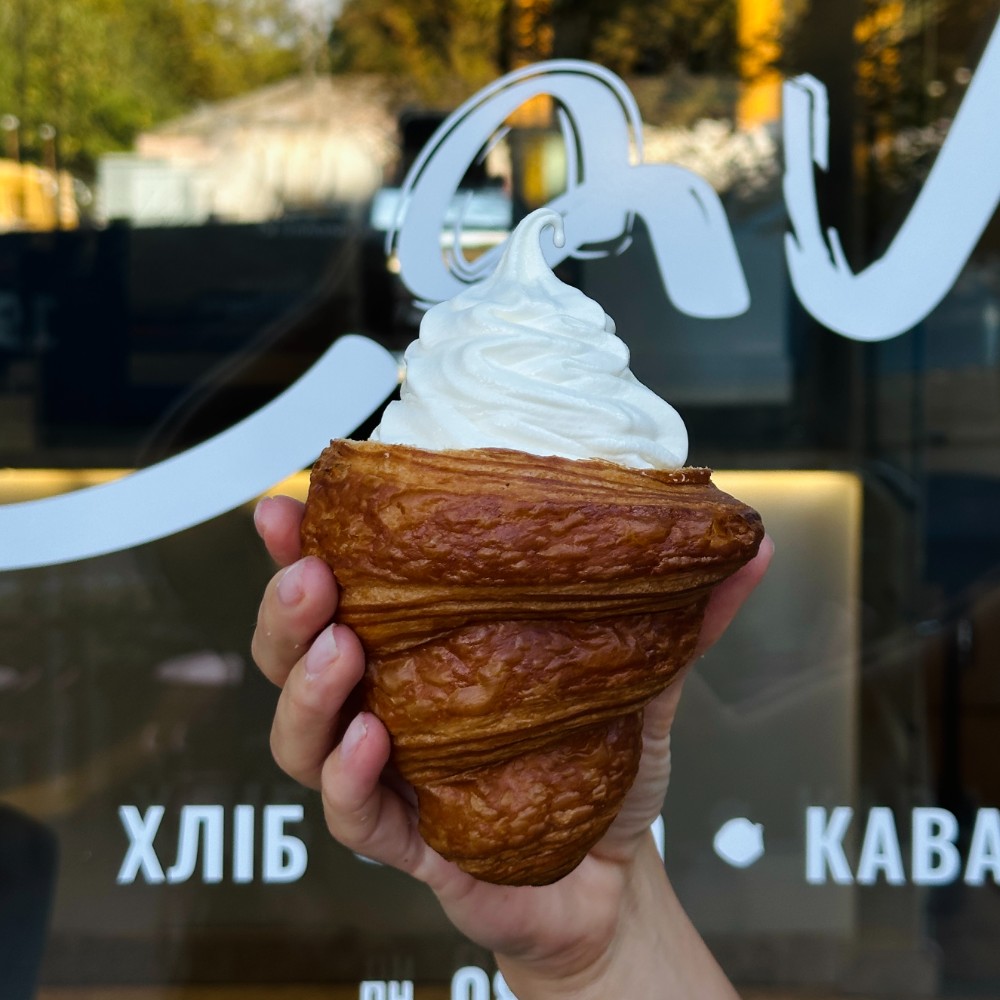 Морозиво в круасані