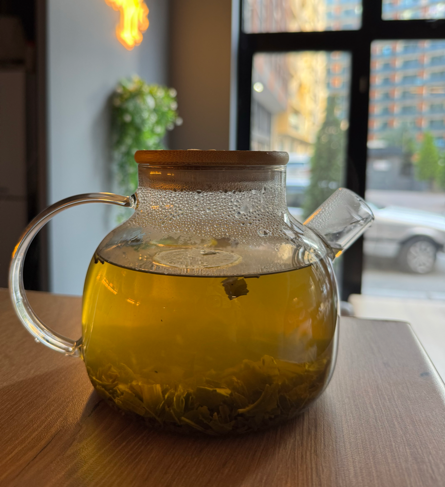 Black or Green tea with Lemon