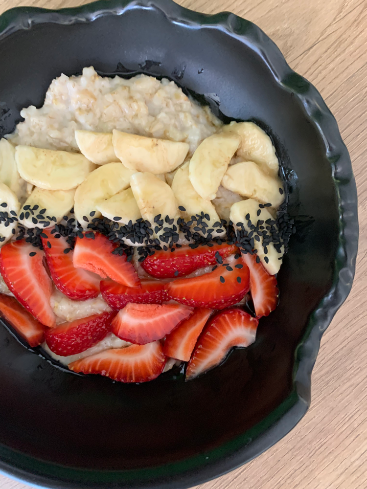 Oatmeal with Fruits 