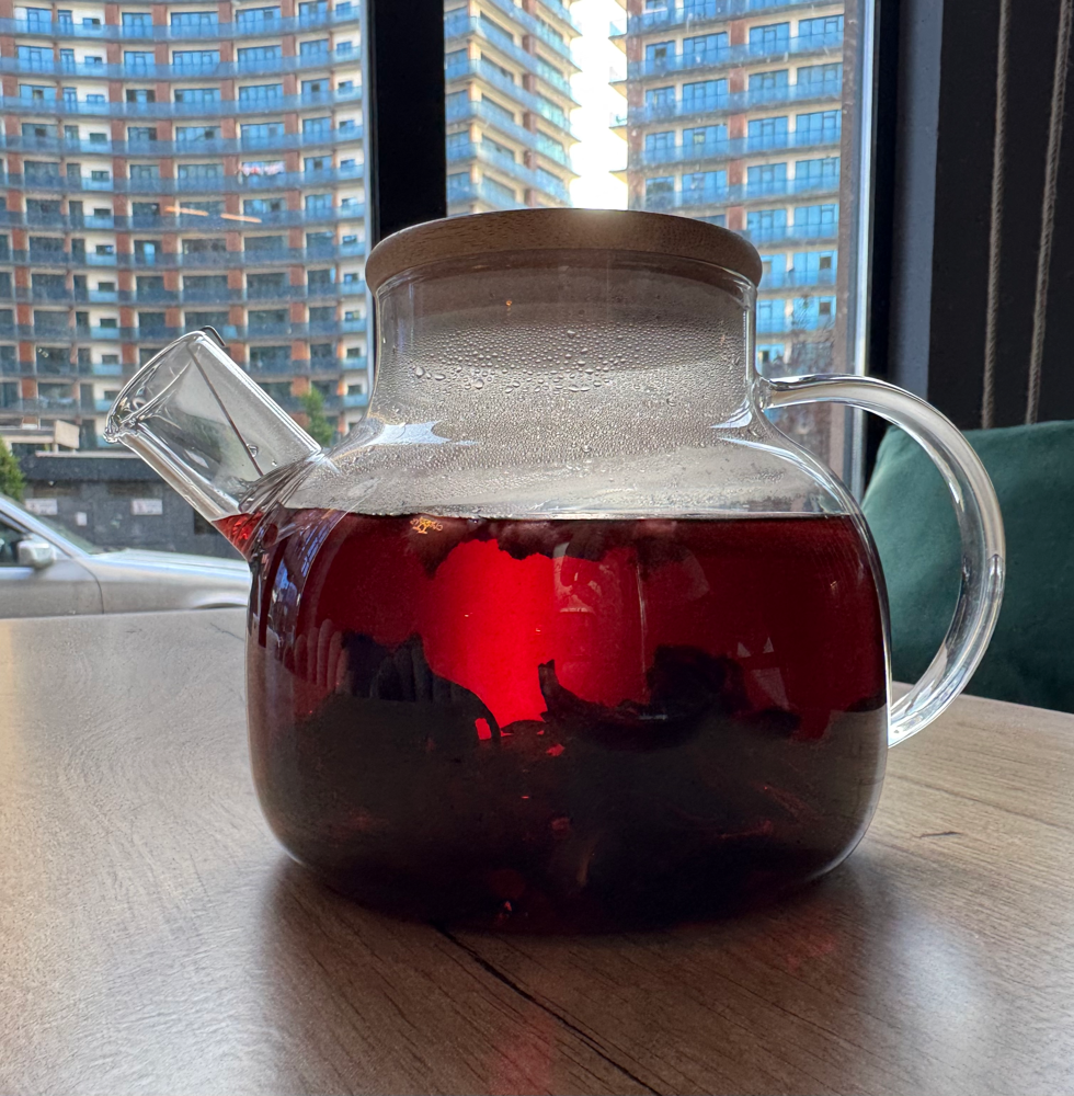 Red tea with Fruits