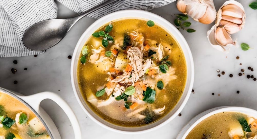 CALDO DE POLLO INCLUIDO