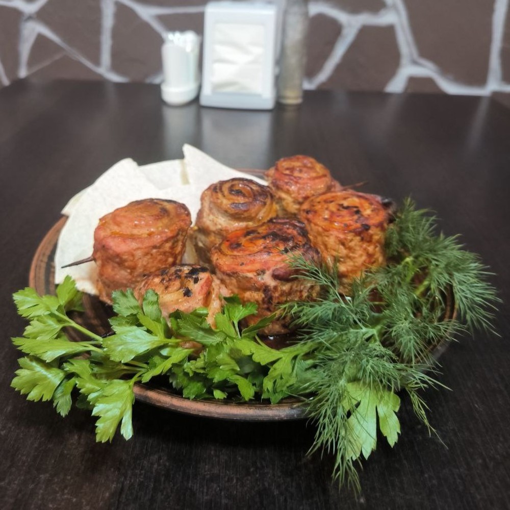 Шашлик зі свинини з беконом 
