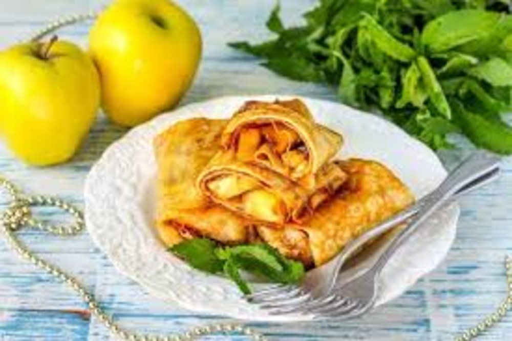 Млинці з карамелізованим яблуком
