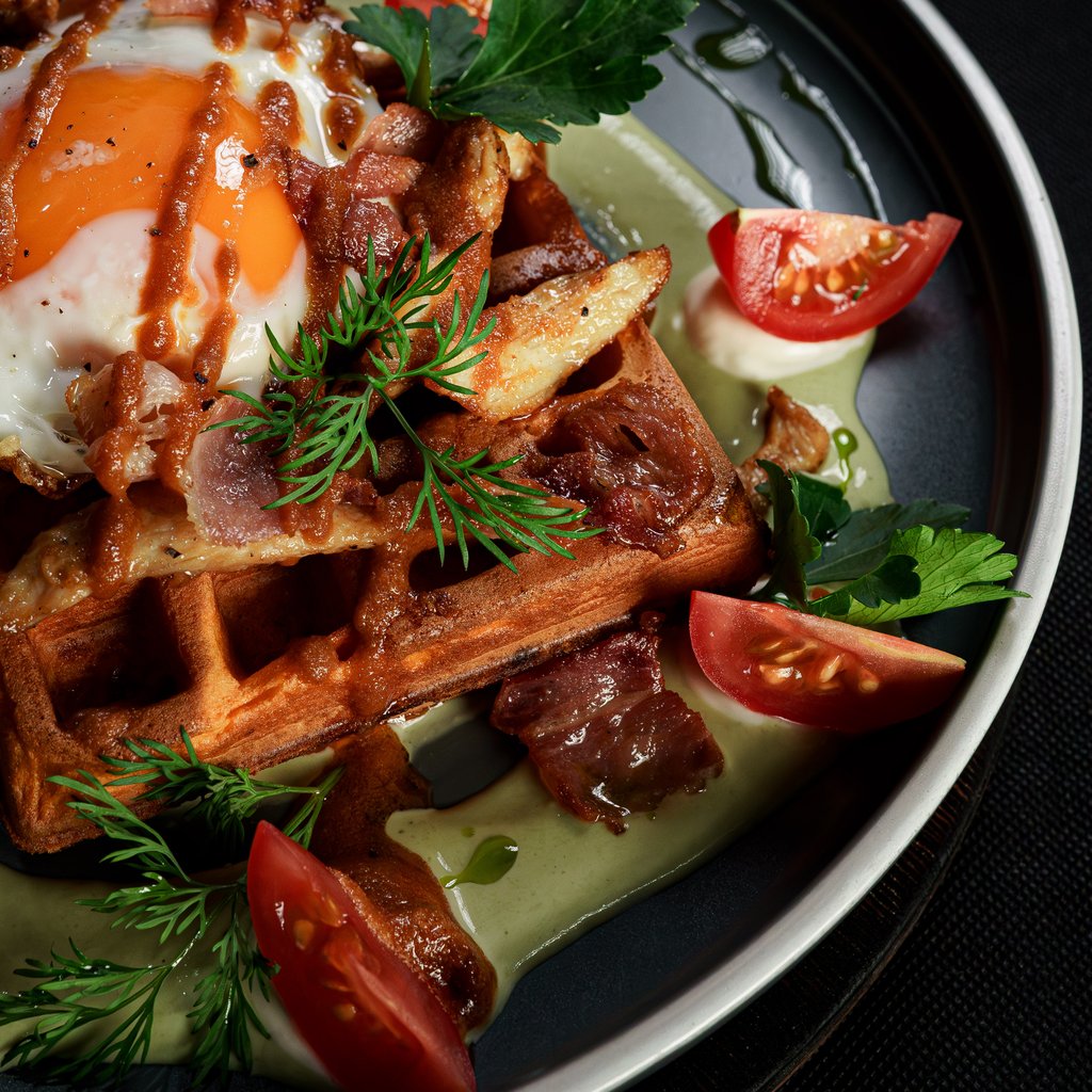 Waffles with bacon & egg