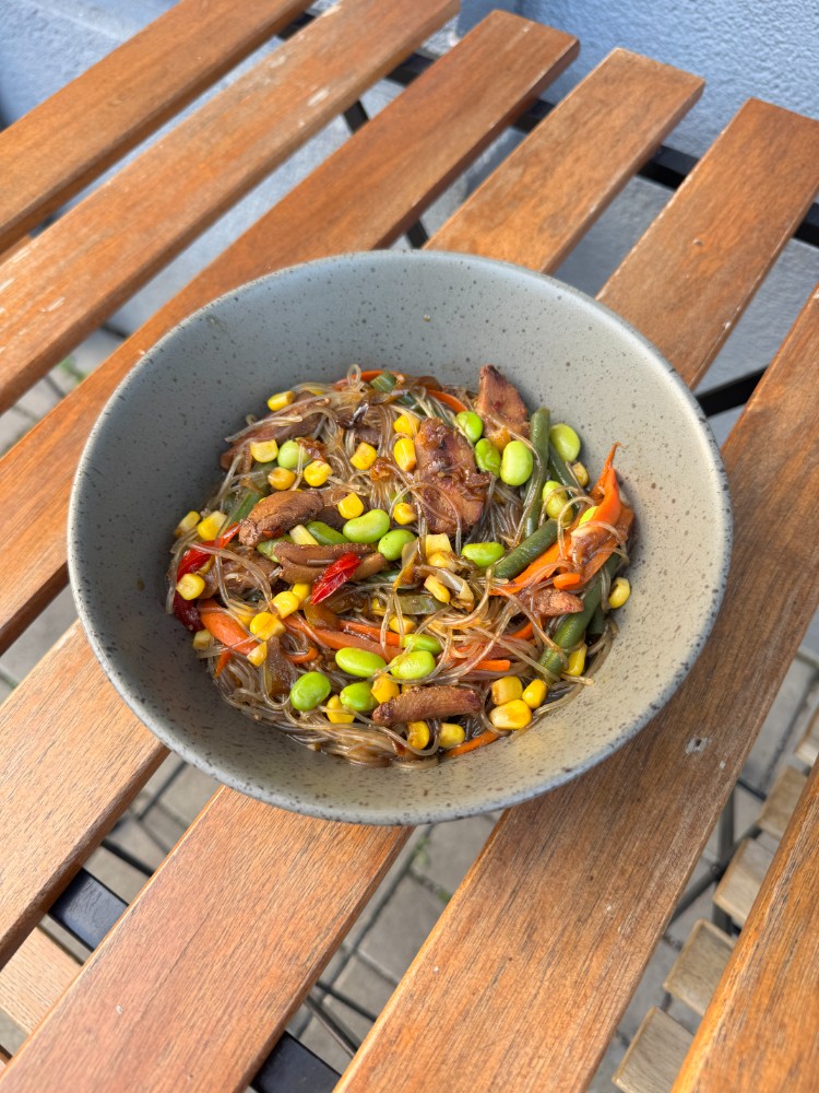 Фунчоза з куркою та овочами 300 г