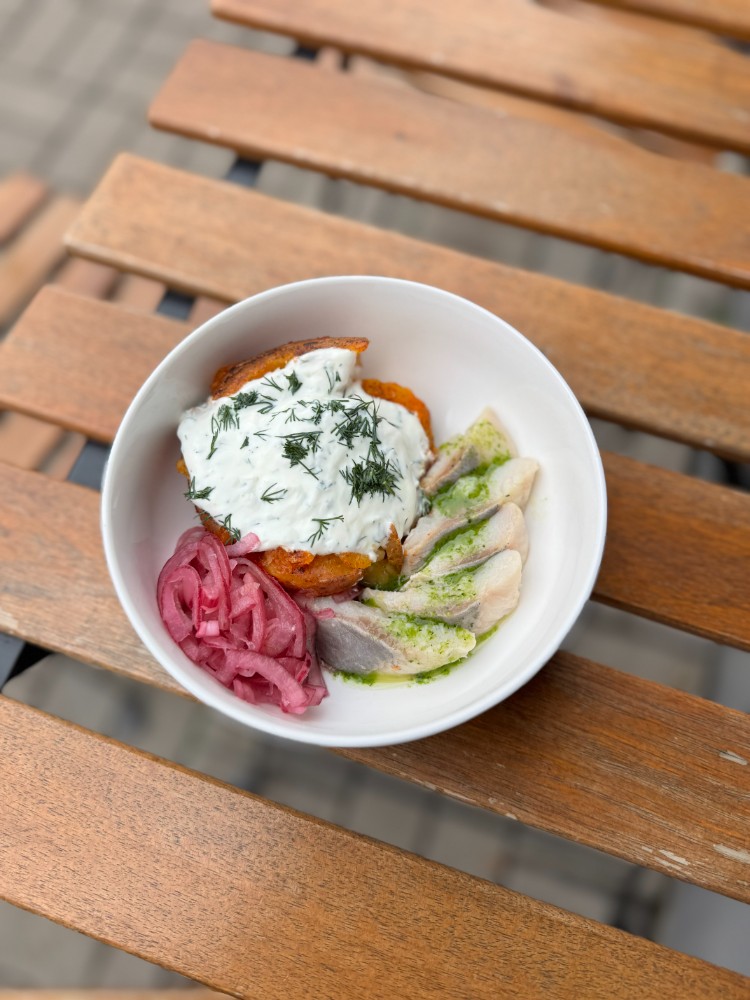 Печена картопля з оселедцем 330 г