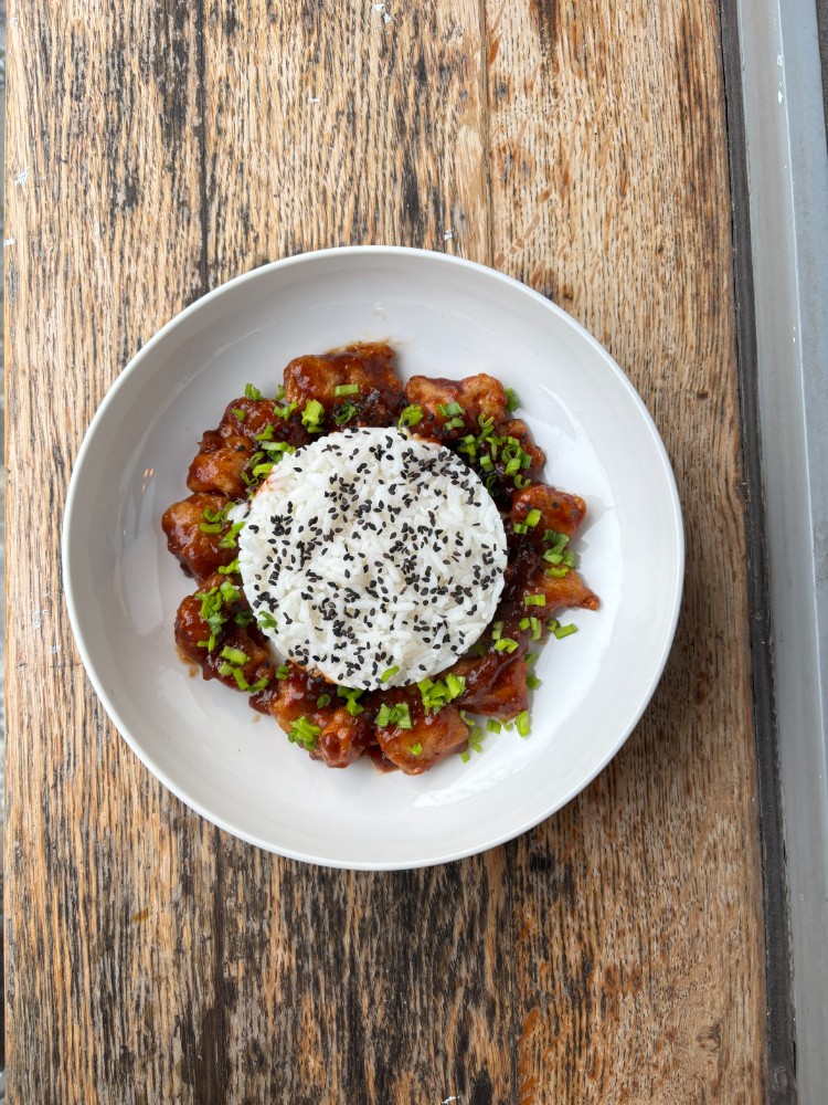 Рис з куркою в томатно-теріякі соусі 300 г