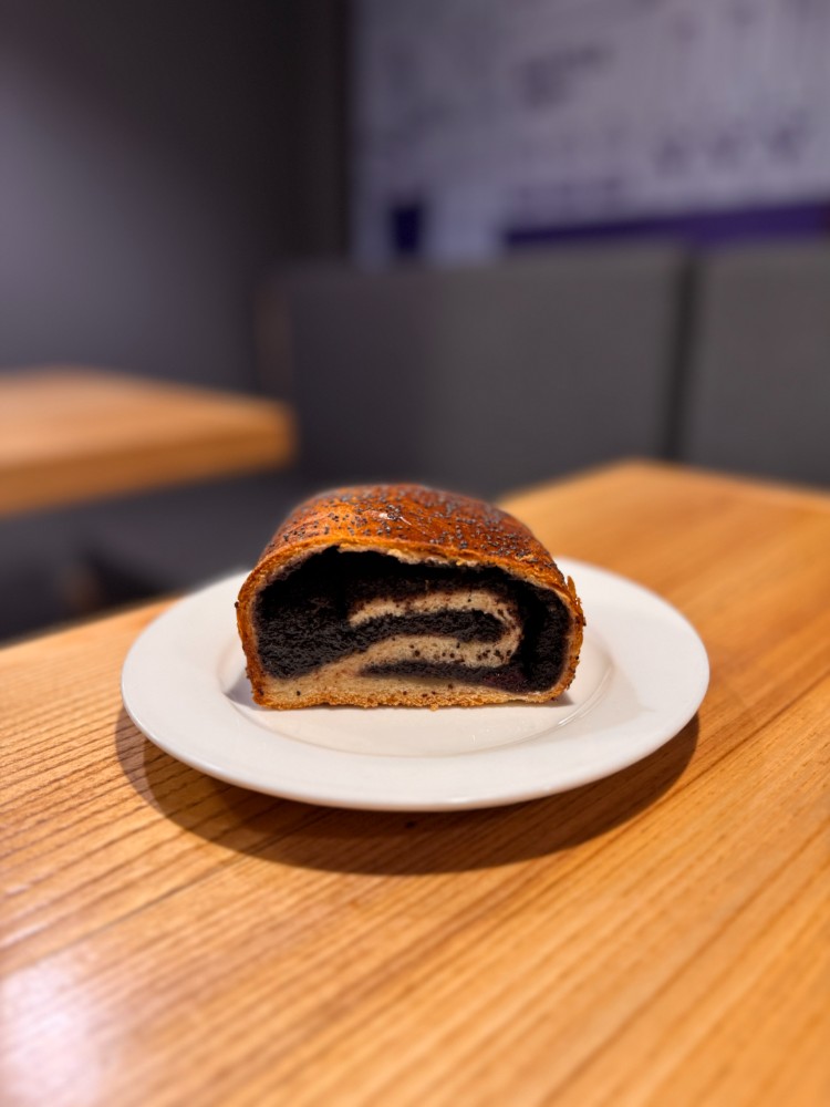 Маковий рулет з вишнею 210 г