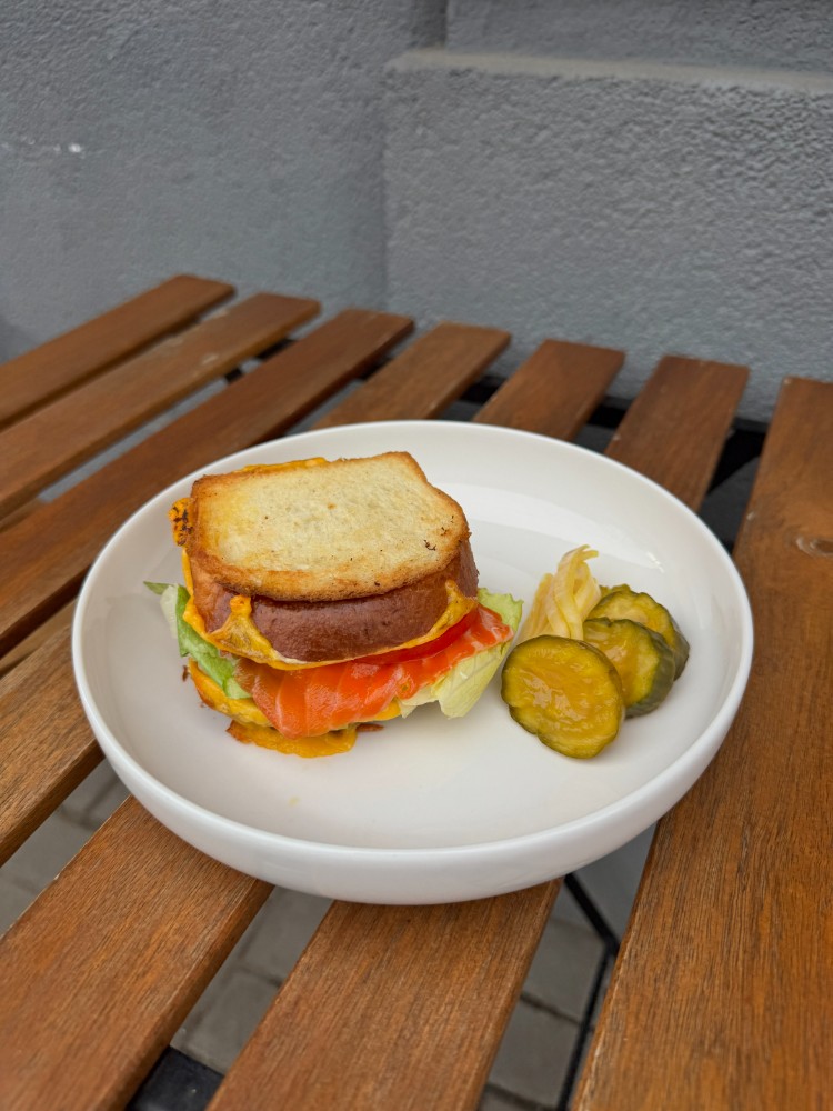 Сендвіч бріош з лососем 320 г