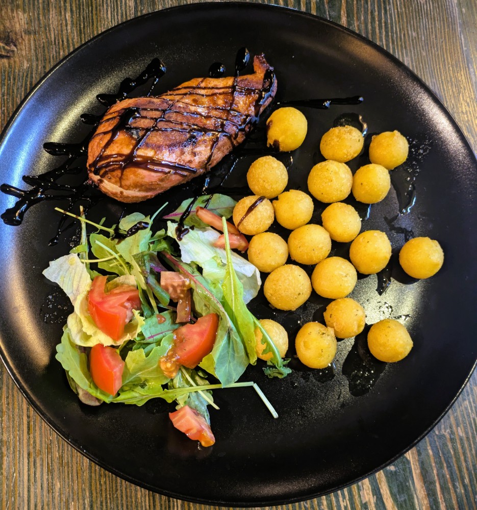 Шмат курячого мяса (250/150/200)