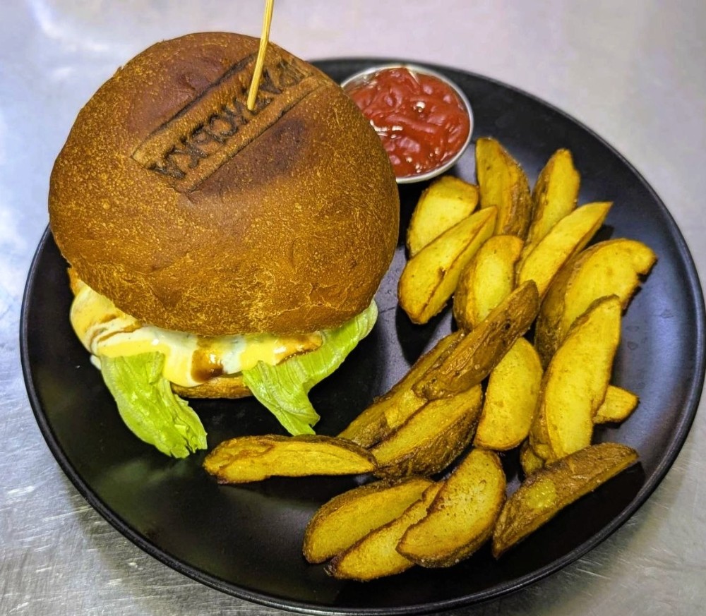 Фірмовий Бургер від Братисьок