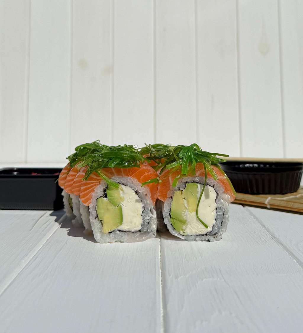 Філадельфія з вакаме (410 гр.)