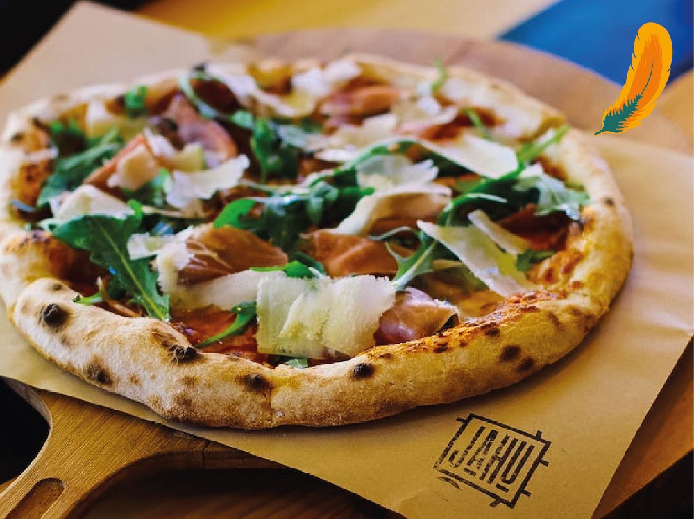 Pizza de berenjena y queso azul.