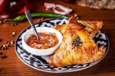 Гӯшти гӯсола Самса з телятиною / Veal samsa, 2pcs