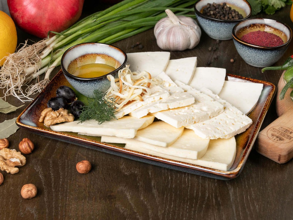 Pendir assorti