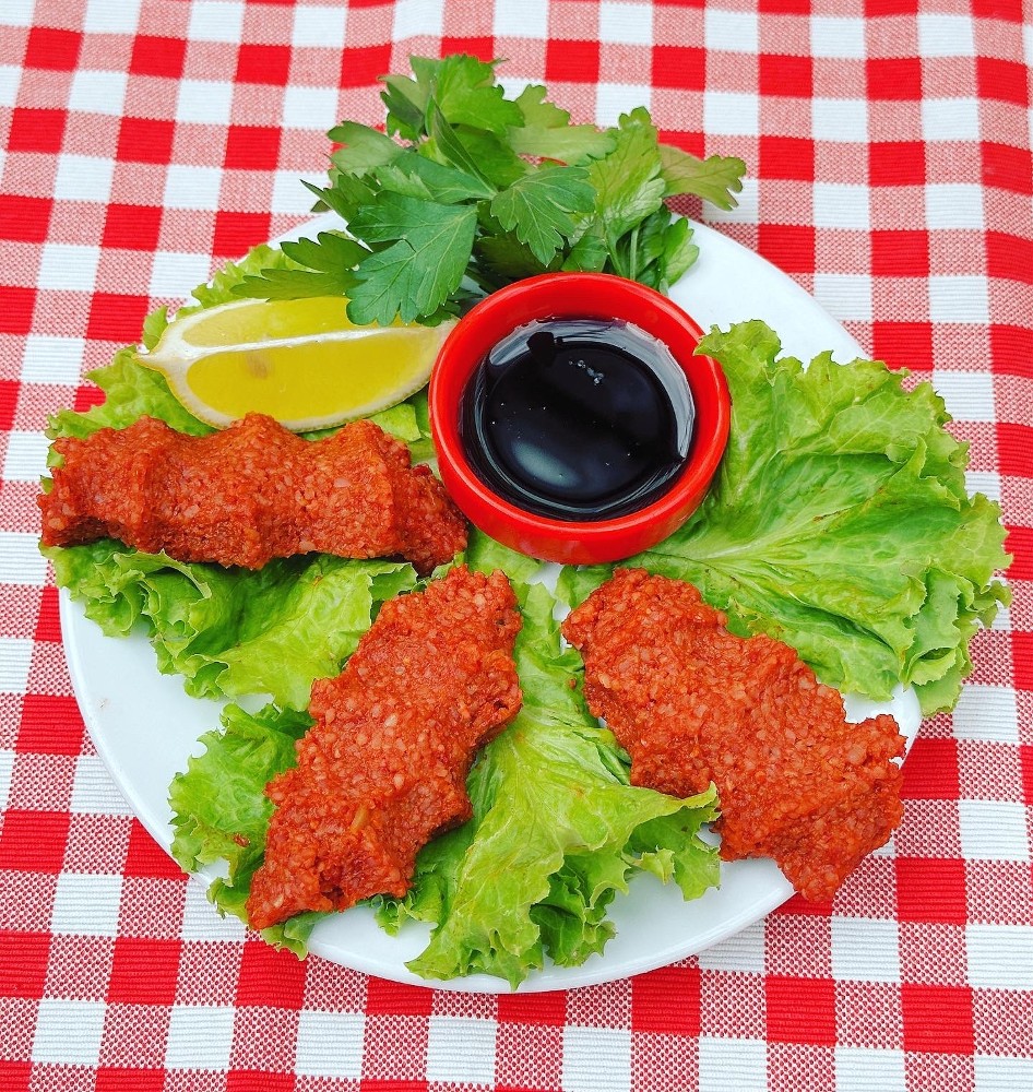 100 qram çiğ köfte