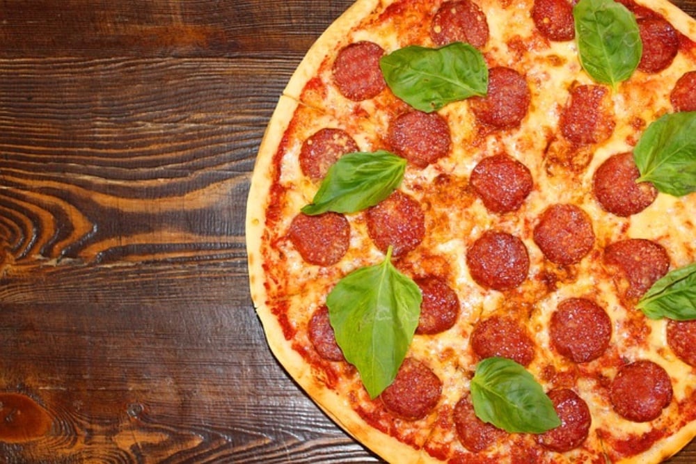 Sucuqlu pizza
