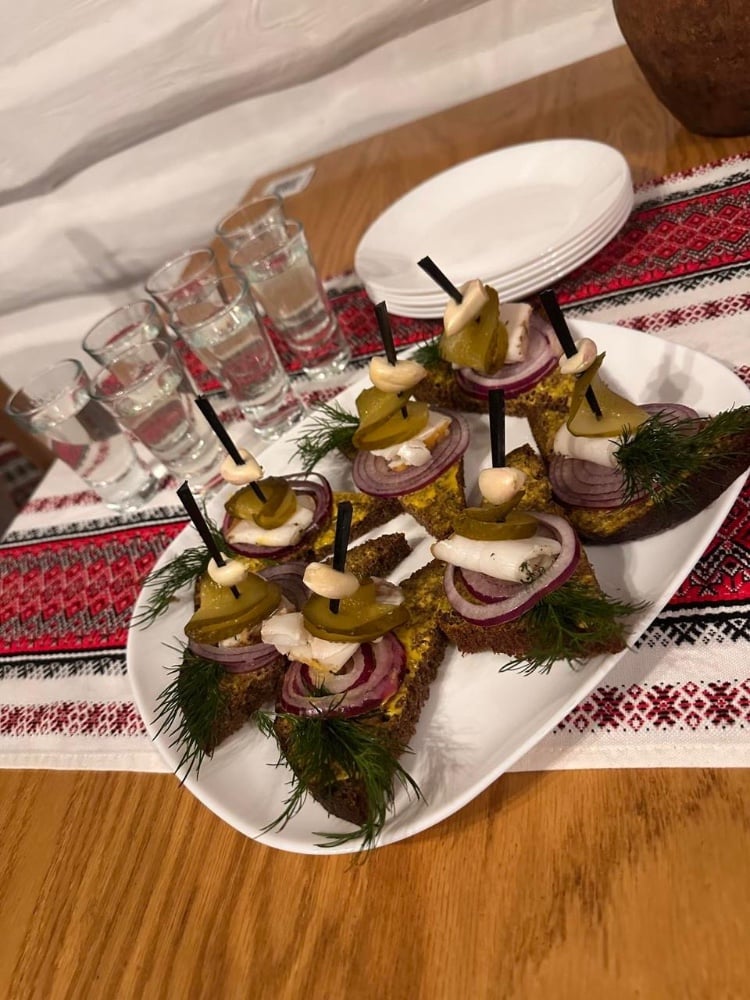 Канапе з салом