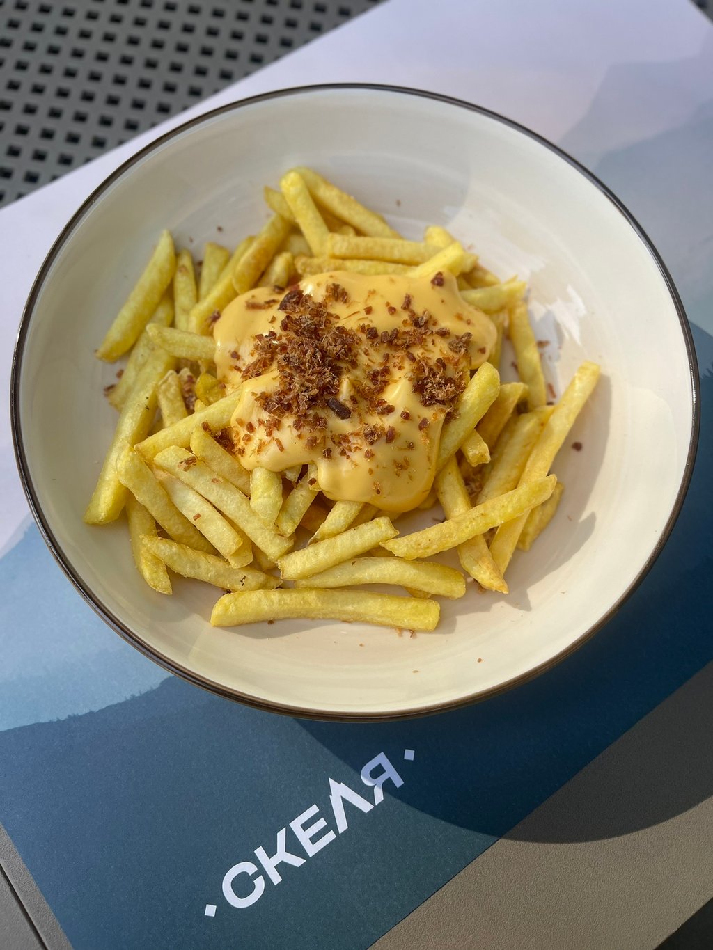 Картопля фрі з сирним соусом 150/50 г