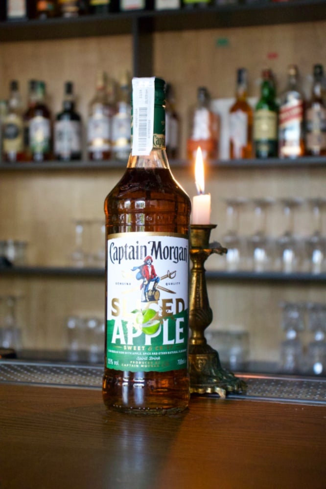 Алкогольний напій на основі Карибського рому Captain Morgan “Sliced Apple”  50 мл.