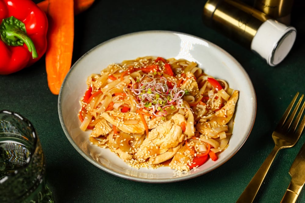 Локшина WOK з куркою