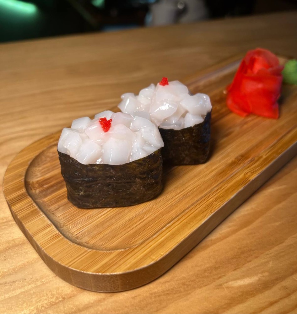 Hotategai Gunkan (ზღვის ბიბილო гребешок)