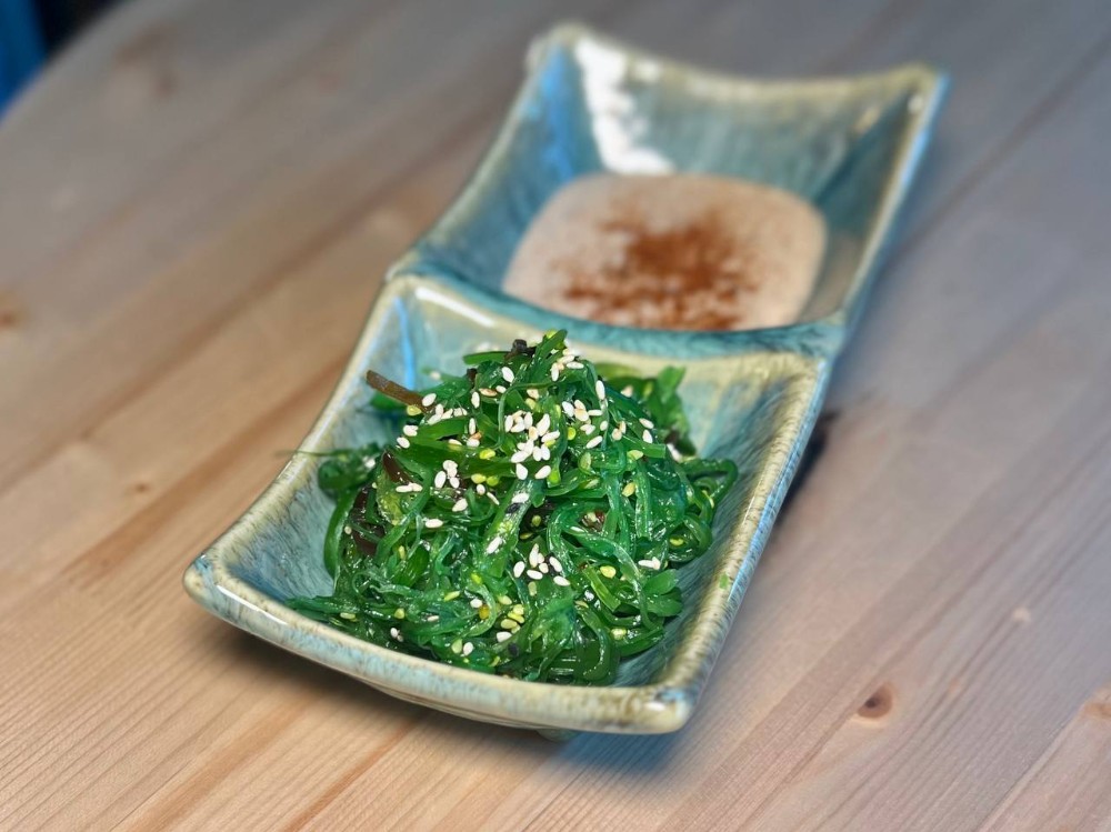 Wakame salad with sesame souse