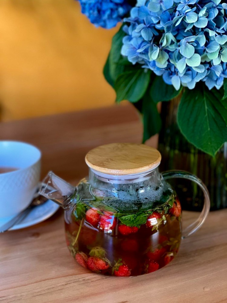 Grean tea with strawberries