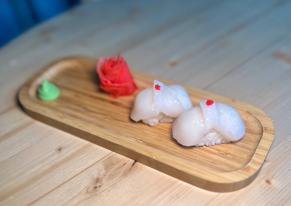 sushi Hotate (ზღვის ბიბილი гребешок)