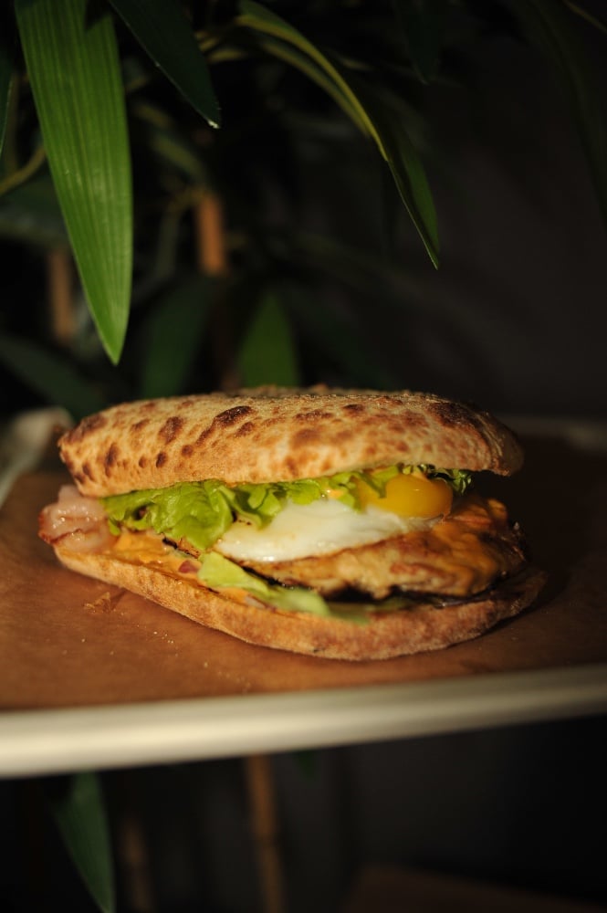 Бургер від шефа з яйцем та беконом+фрі