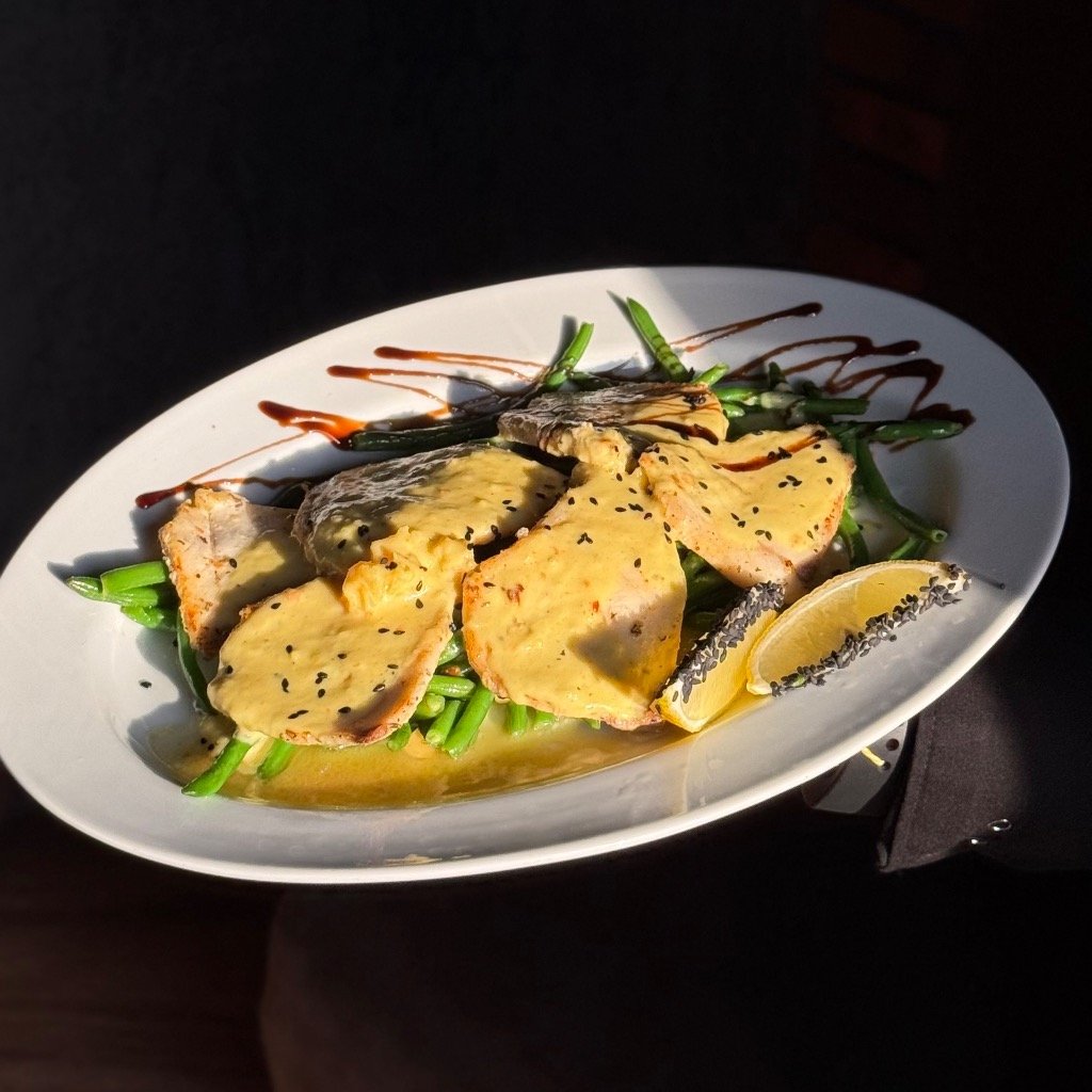 Fish з спаржею під креветковим соусом