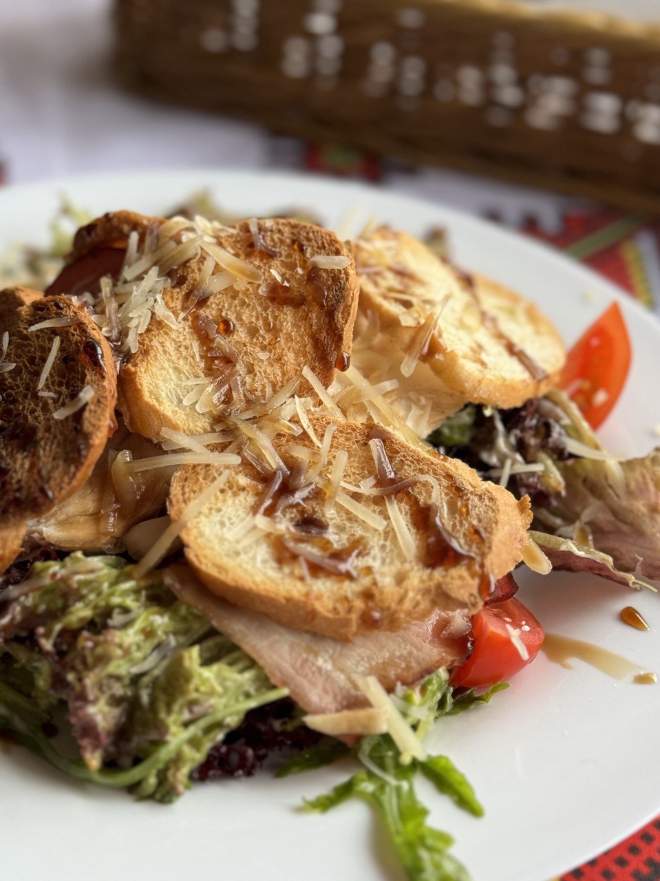 Салат "Цезар" з куркою та беконом (210 г)