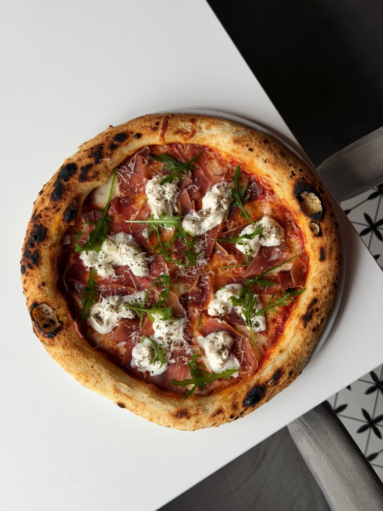 Піца з Прошутто і Страчателою OMG (540гр.)