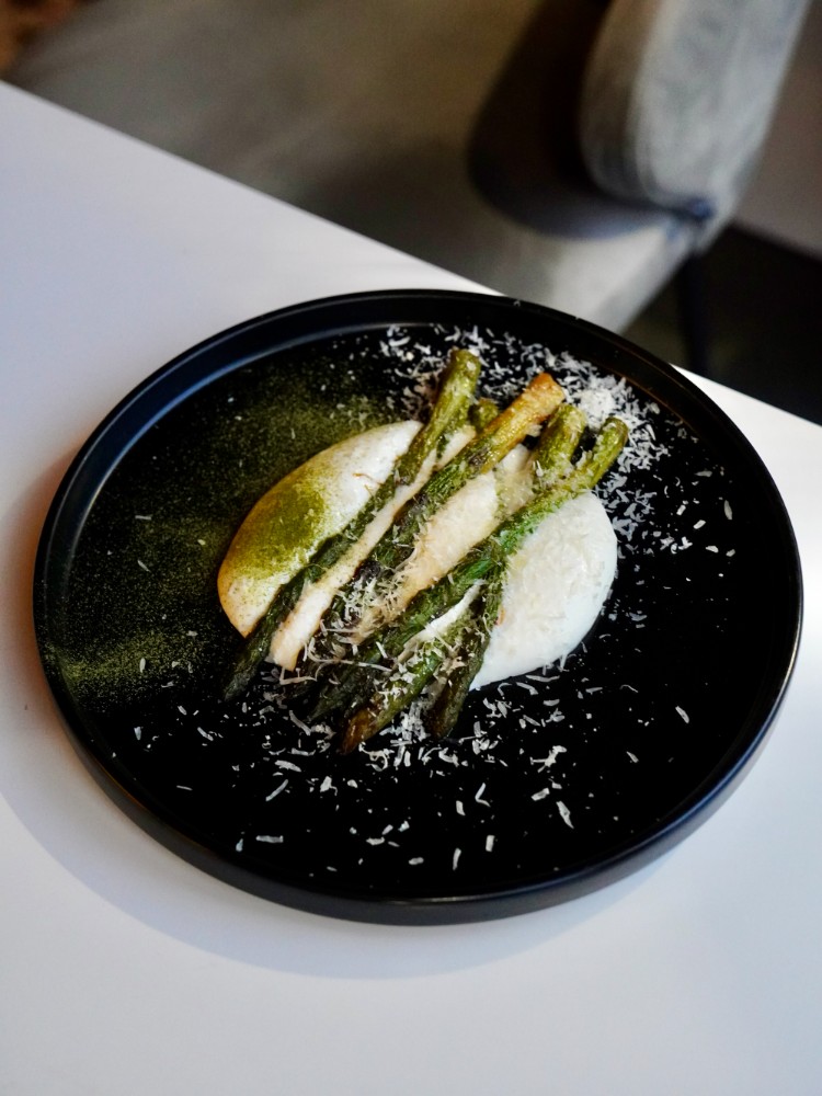 Аспарагус з Пармезановим мусом