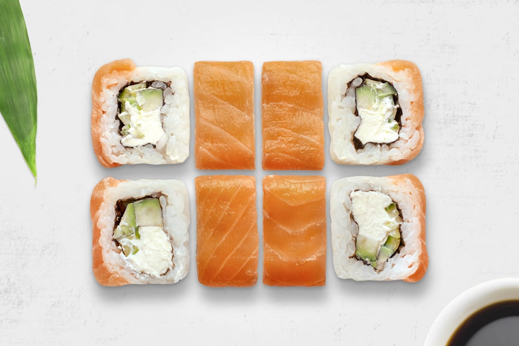 Рол Філадельфія з копченими лососем