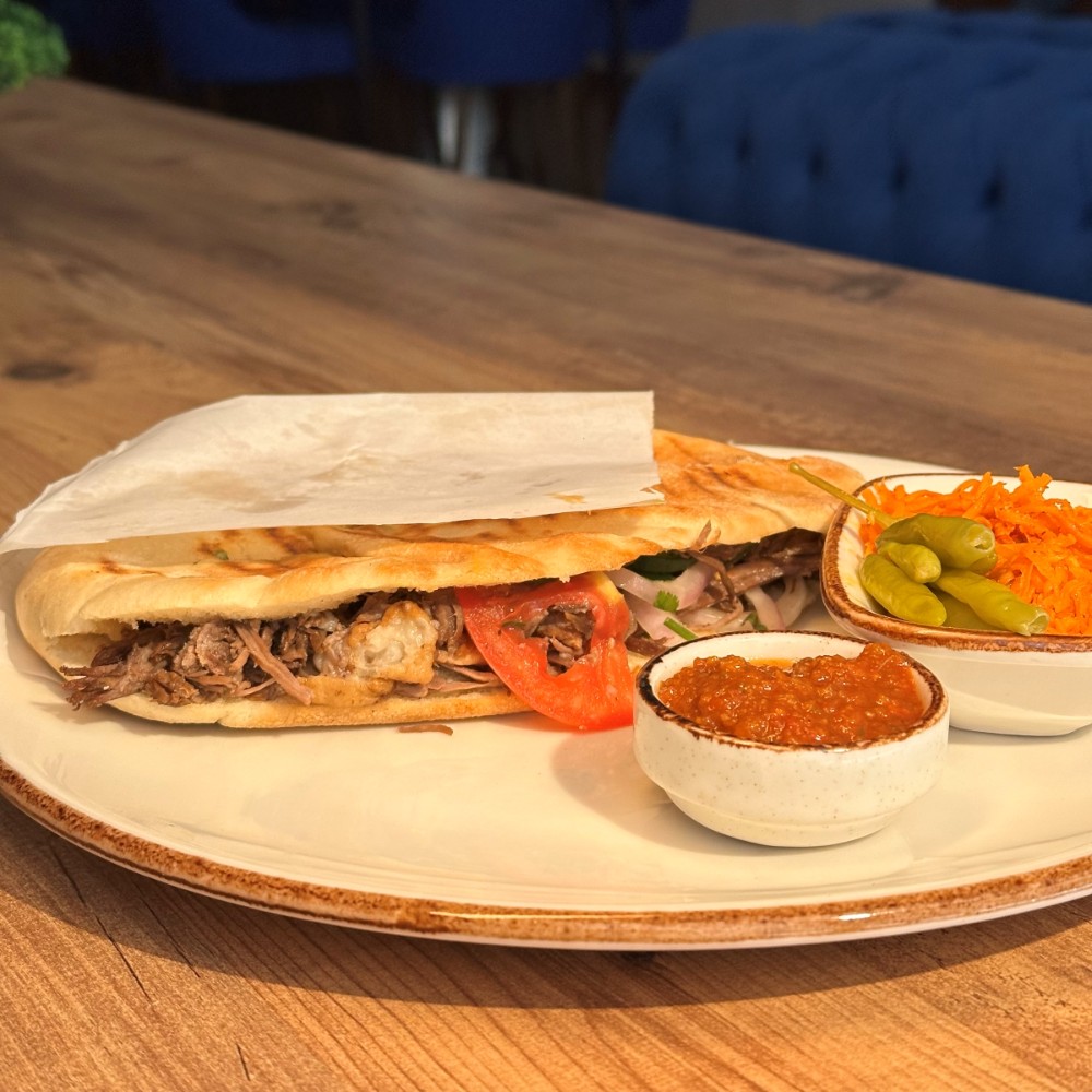 Beef pide