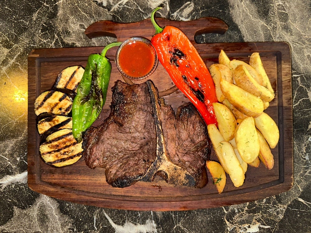 Стейк на мангале с овощами и картошка по деревенски