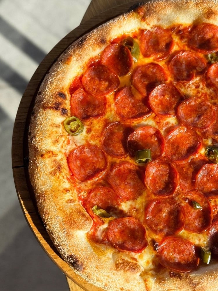 Pizza "Papa Ronny"🔥 з пепероні та перцем халапеньйо