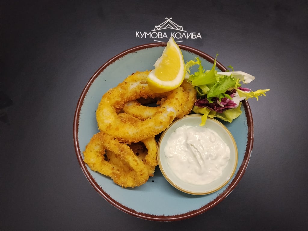 КІЛЬЦЯ КАЛЬМАРА З ЧАСНИКОВИМ СОУСОМ