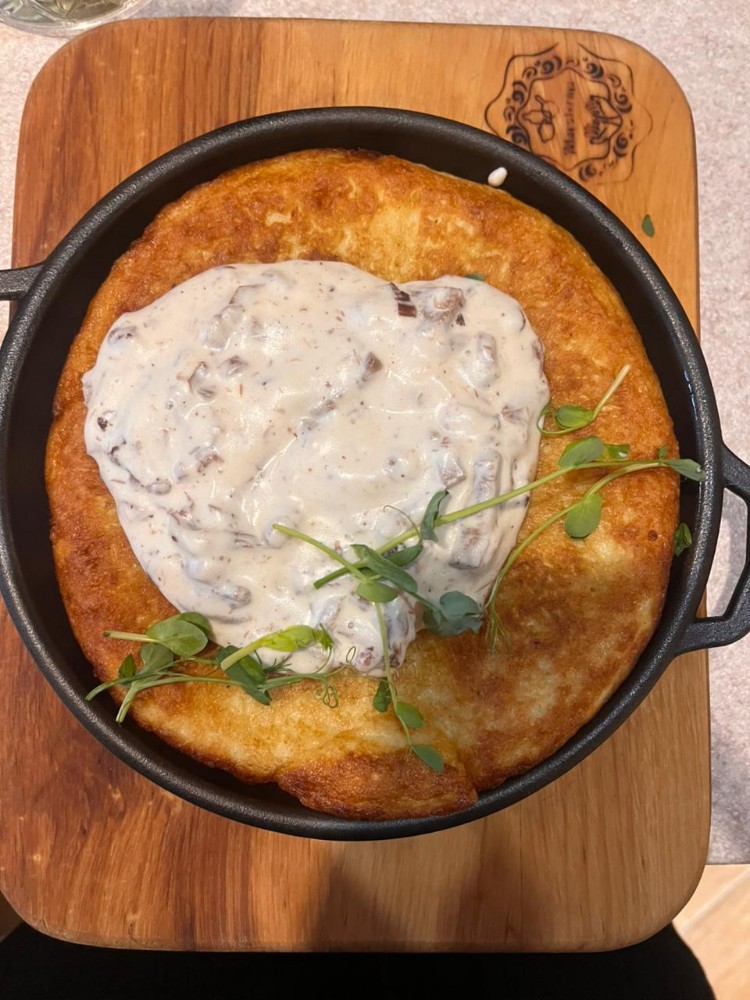 Ріпеник з тушкованим язиком на пательні