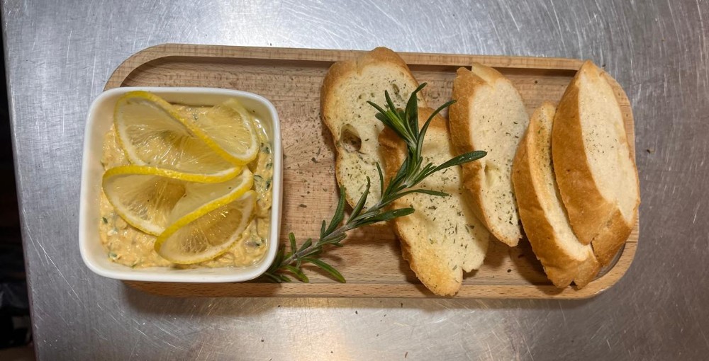 Фаршмак з копченої скумбрії та грінками