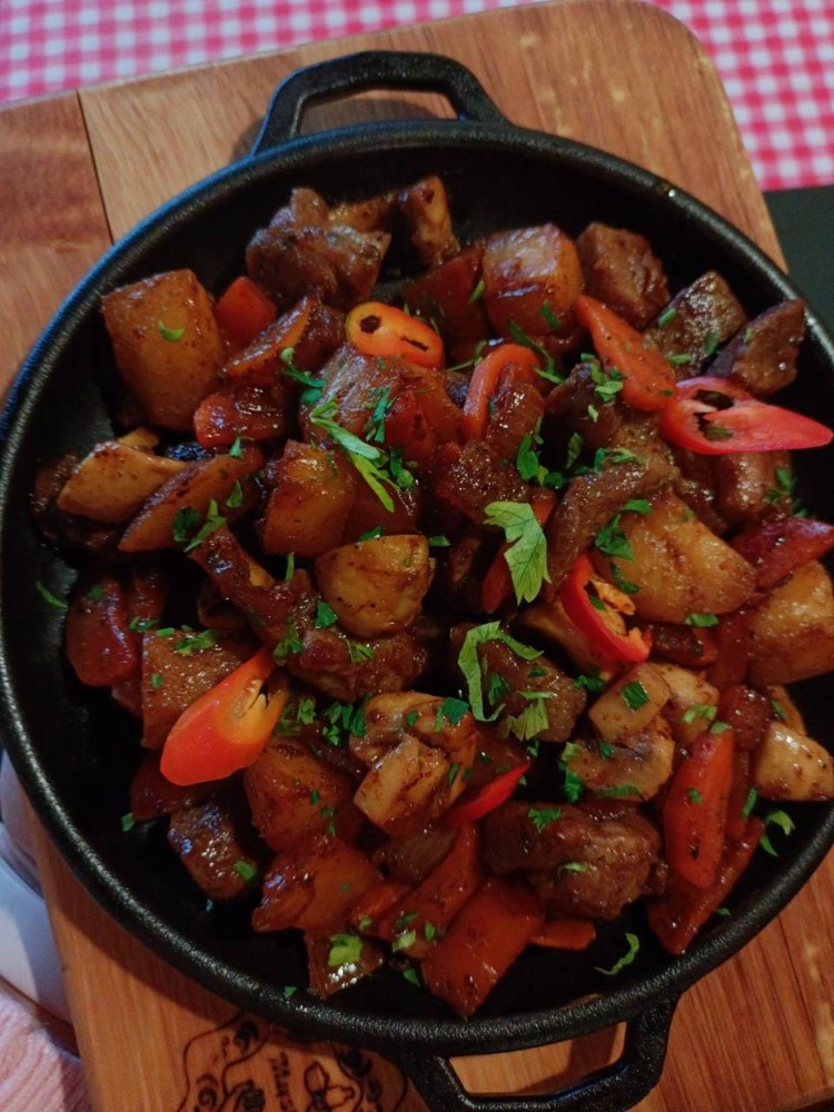 Гаряча пательня зі свини