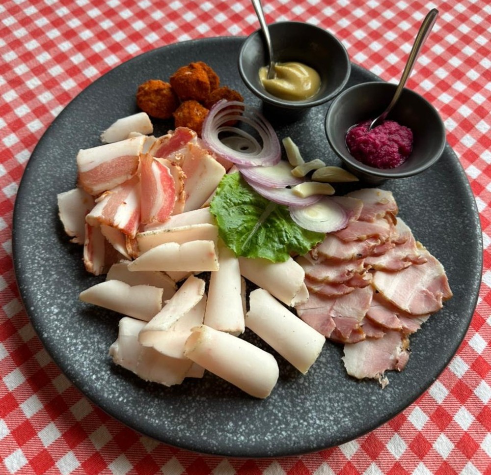 Закуска Гуцула сет сала