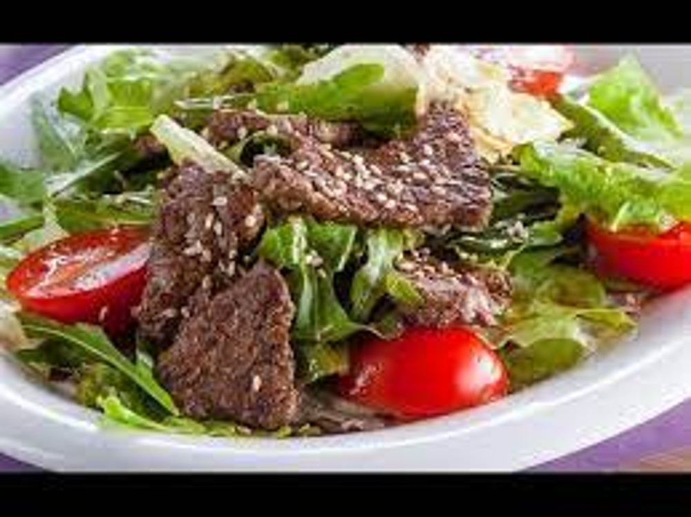 Теплий салат з телятиною