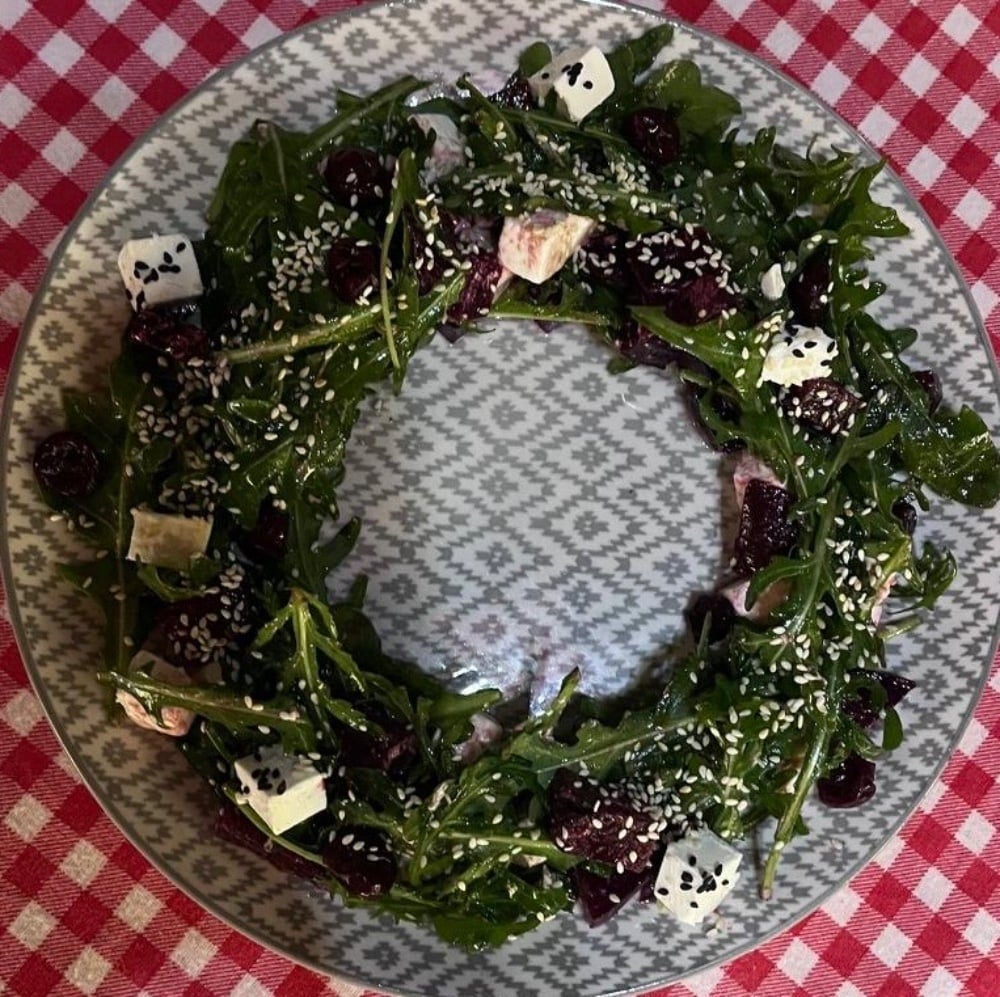 Салат з печеним буряком