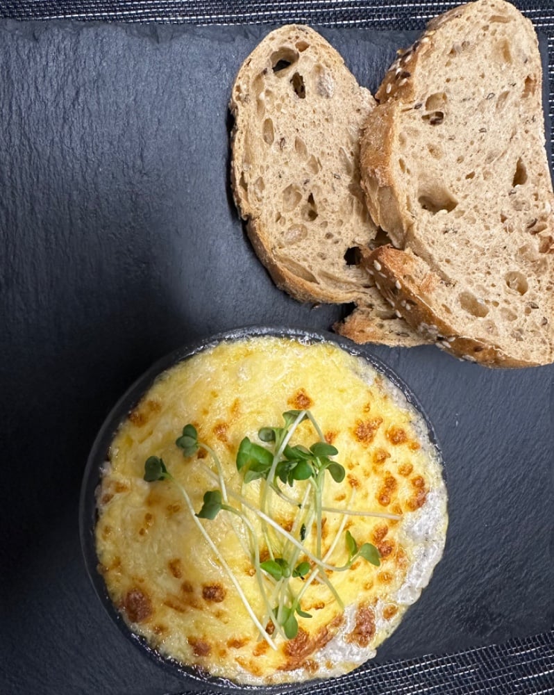 Жульєн з курочкою,грибами та гріночками