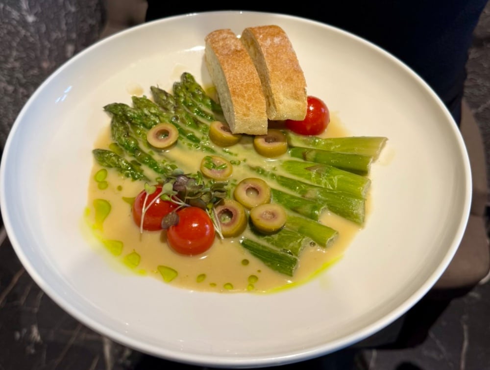 Спаржа обсмажена на вершковому маслі