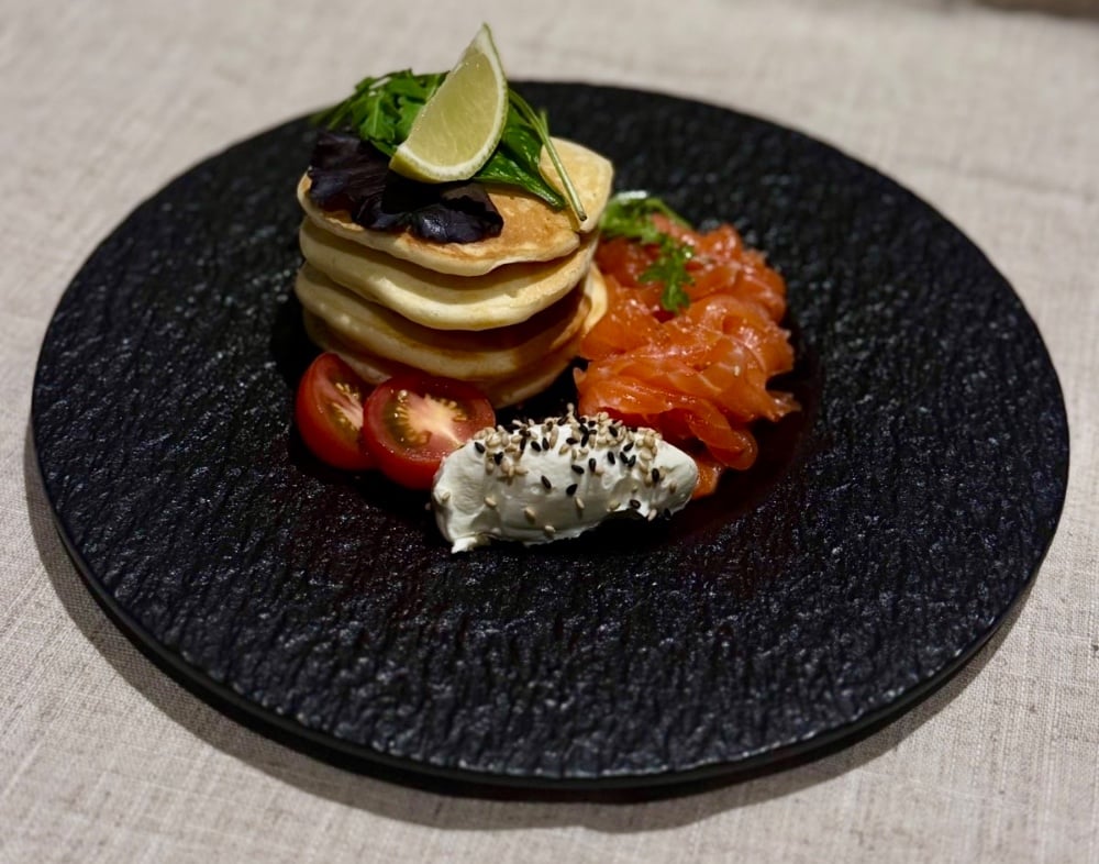 Панкейки з лососем